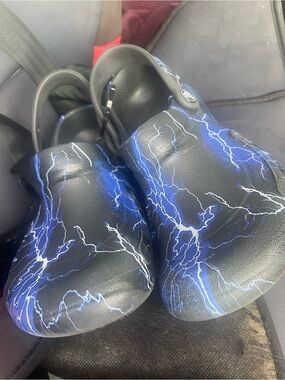 CROCS Bistro Graphic Work Black Clogs Slip Resistant Blue Lightning Mens 5 W 7